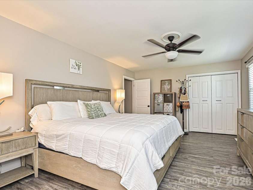 8069 Regent Park Lane, Charlotte, NC 28210.  MLS# CAR4415481, YatesRealty ID 45964. 