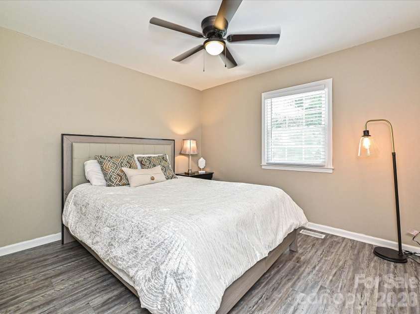 8069 Regent Park Lane, Charlotte, NC 28210.  MLS# CAR4415481, YatesRealty ID 45964. 