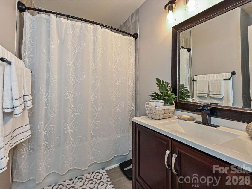 8069 Regent Park Lane, Charlotte, NC 28210.  MLS# CAR4415481, YatesRealty ID 45964. 