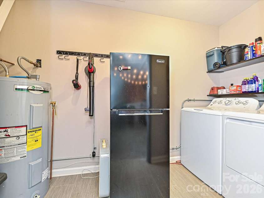 8069 Regent Park Lane, Charlotte, NC 28210.  MLS# CAR4415481, YatesRealty ID 45964. 