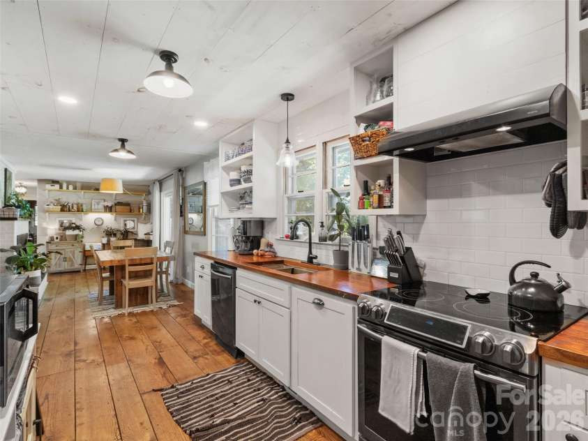 38 Crowell Road, Asheville, NC 28806.  MLS# CAR4415975, YatesRealty ID 45965. 