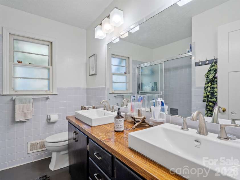 38 Crowell Road, Asheville, NC 28806.  MLS# CAR4415975, YatesRealty ID 45965. 