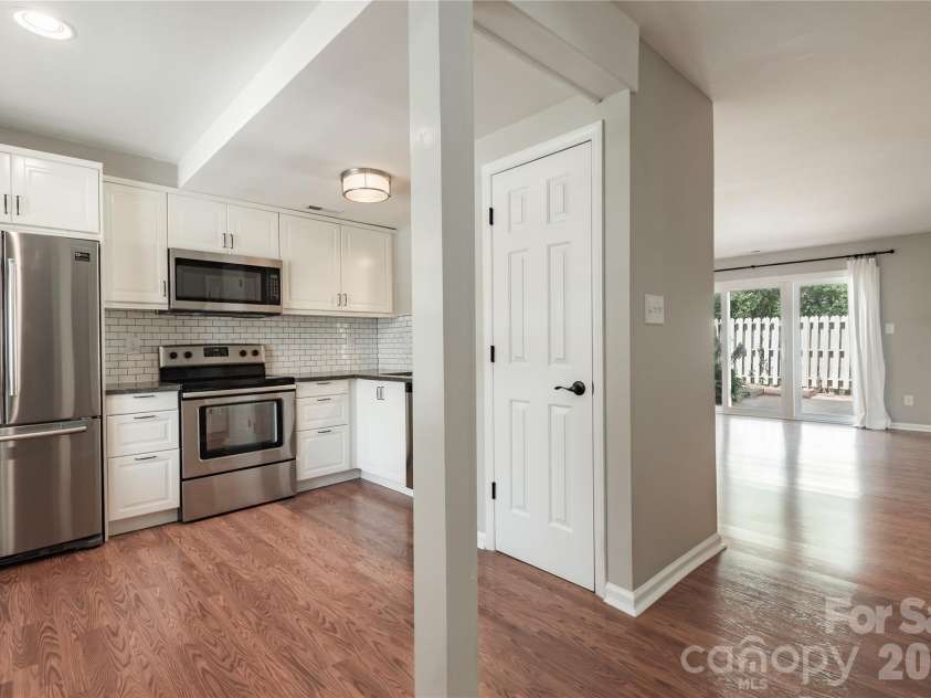 2744 Von Thuringer Court, Charlotte, NC 28210.  MLS# CAR4416507, YatesRealty ID 45966. 