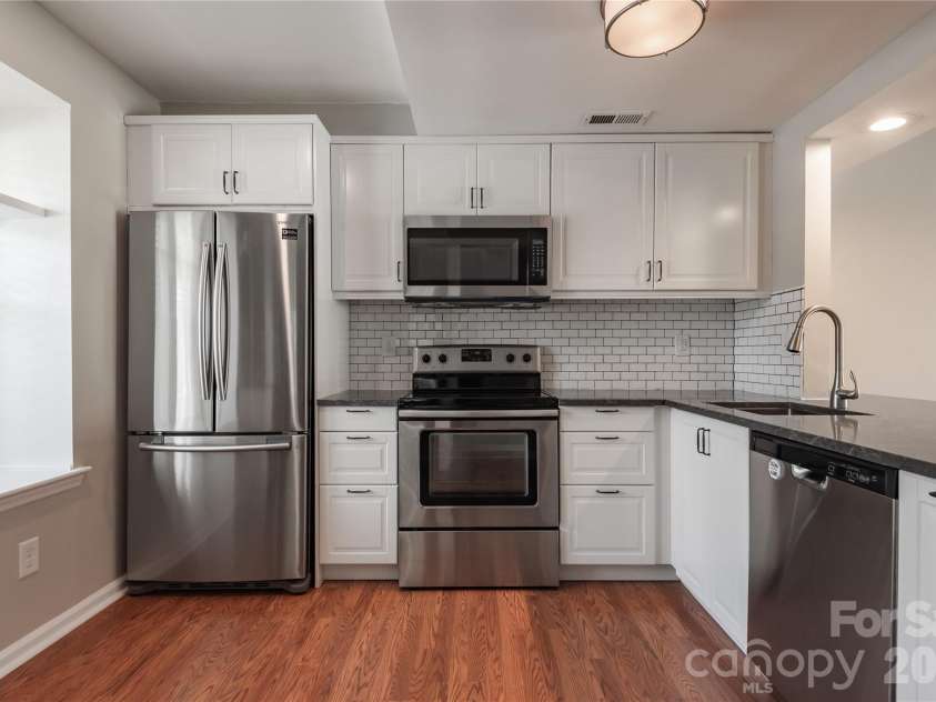 2744 Von Thuringer Court, Charlotte, NC 28210.  MLS# CAR4416507, YatesRealty ID 45966. 