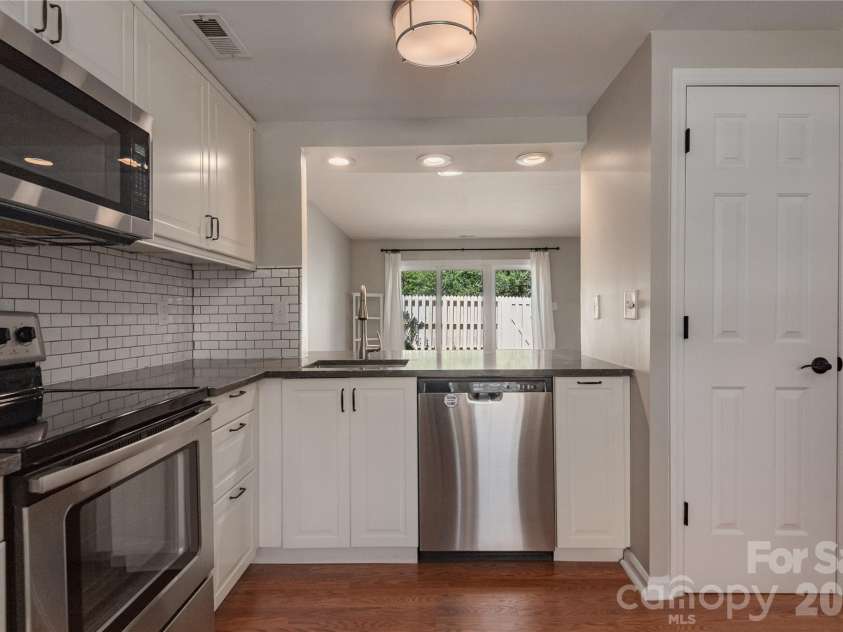 2744 Von Thuringer Court, Charlotte, NC 28210.  MLS# CAR4416507, YatesRealty ID 45966. 