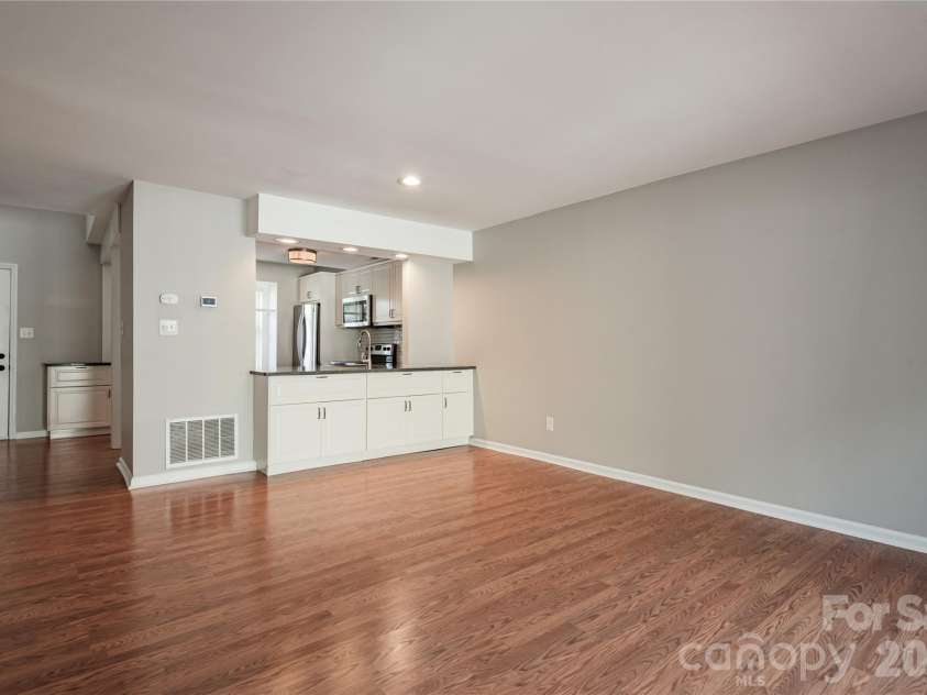 2744 Von Thuringer Court, Charlotte, NC 28210.  MLS# CAR4416507, YatesRealty ID 45966. 