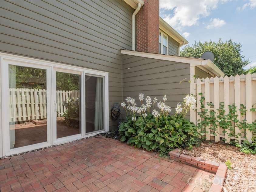 2744 Von Thuringer Court, Charlotte, NC 28210.  MLS# CAR4416507, YatesRealty ID 45966. 