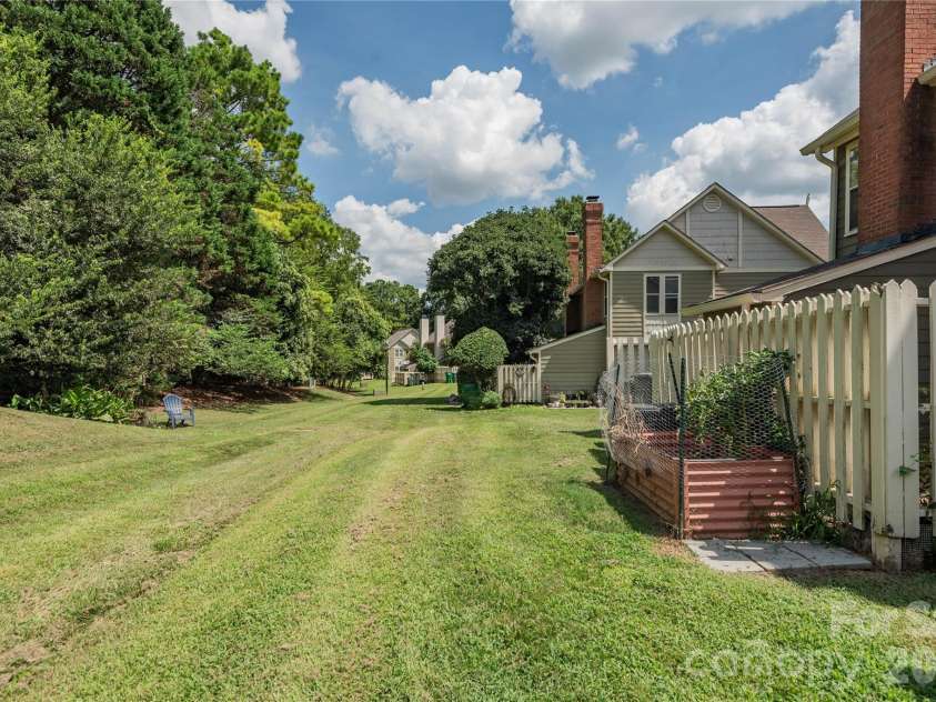 2744 Von Thuringer Court, Charlotte, NC 28210.  MLS# CAR4416507, YatesRealty ID 45966. 