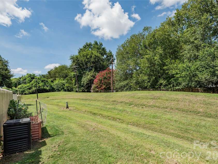 2744 Von Thuringer Court, Charlotte, NC 28210.  MLS# CAR4416507, YatesRealty ID 45966. 