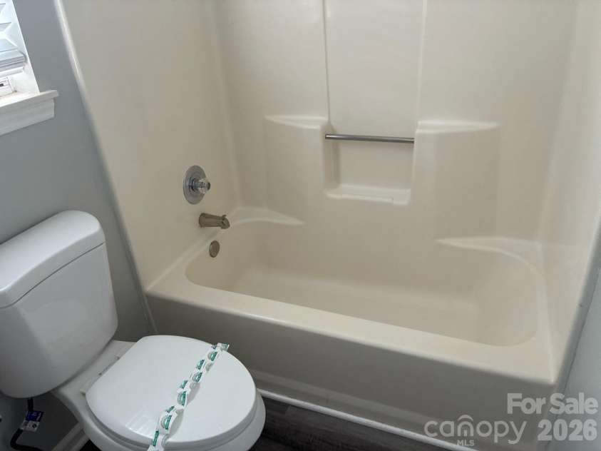 9500 Pondside Lane, Charlotte, NC 28213.  MLS# CAR4415290, YatesRealty ID 45967. 