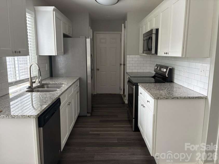9500 Pondside Lane, Charlotte, NC 28213.  MLS# CAR4415290, YatesRealty ID 45967. 