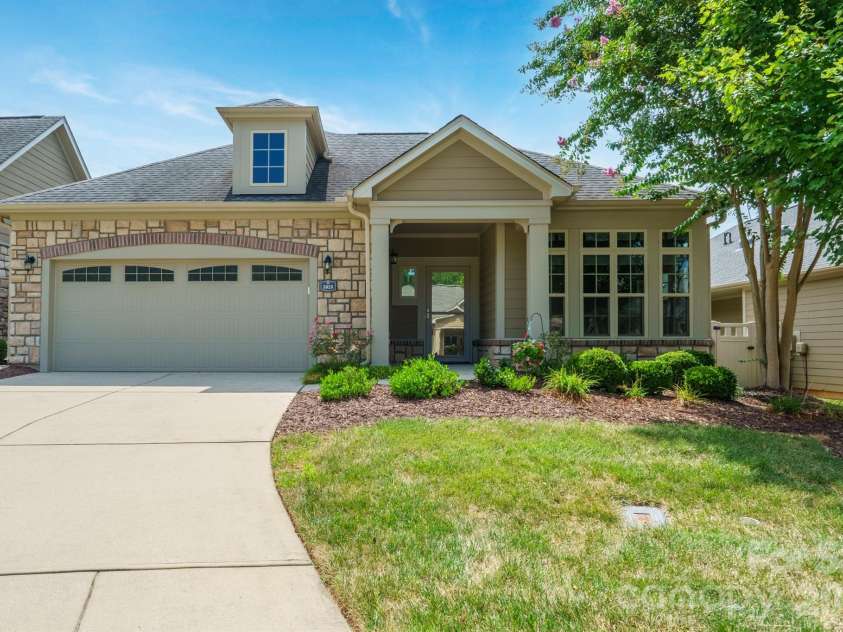 5028 Polo Gate Boulevard, Charlotte, NC 28216.  MLS# CAR4416694, YatesRealty ID 45968. 
