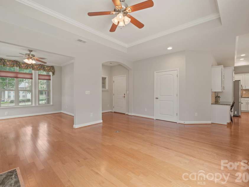 5028 Polo Gate Boulevard, Charlotte, NC 28216.  MLS# CAR4416694, YatesRealty ID 45968. 