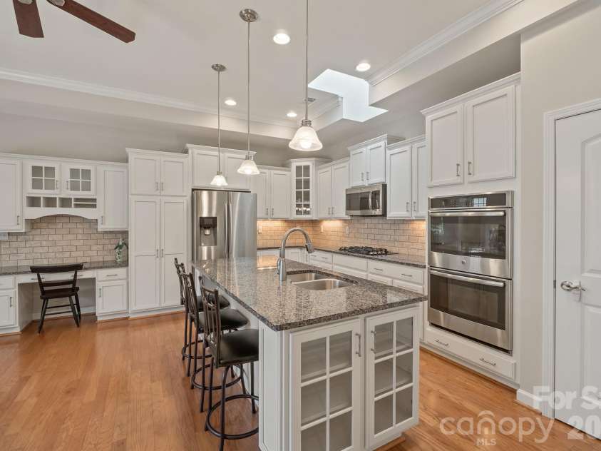 5028 Polo Gate Boulevard, Charlotte, NC 28216.  MLS# CAR4416694, YatesRealty ID 45968. 