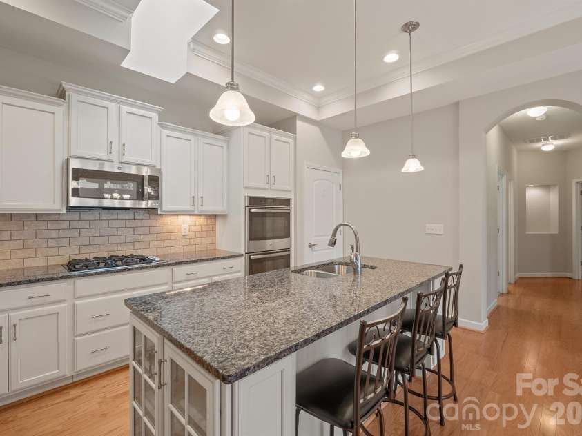5028 Polo Gate Boulevard, Charlotte, NC 28216.  MLS# CAR4416694, YatesRealty ID 45968. 