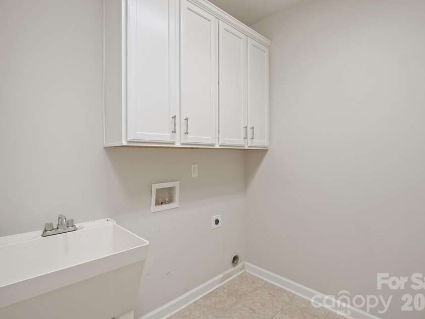 5028 Polo Gate Boulevard, Charlotte, NC 28216.  MLS# CAR4416694, YatesRealty ID 45968. 