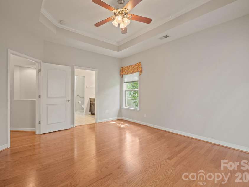 5028 Polo Gate Boulevard, Charlotte, NC 28216.  MLS# CAR4416694, YatesRealty ID 45968. 