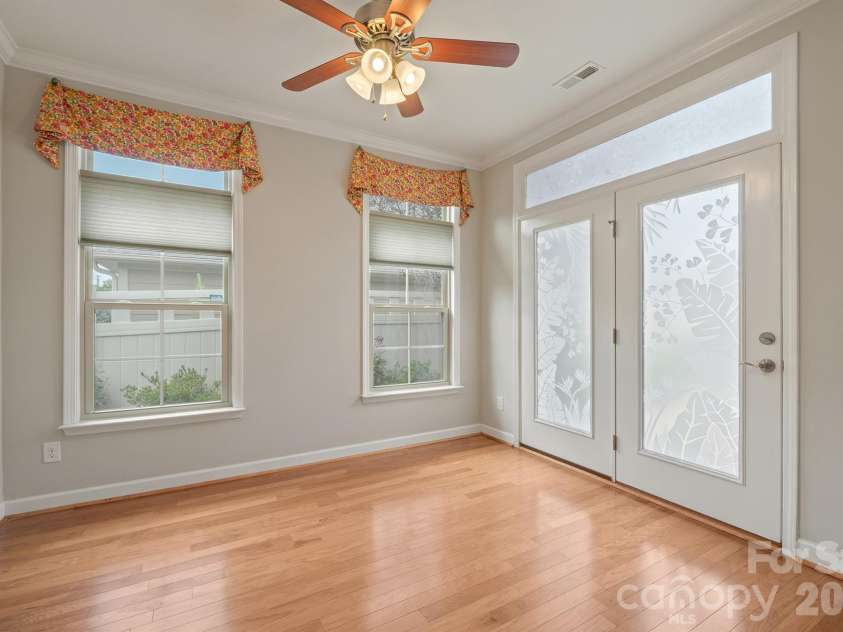 5028 Polo Gate Boulevard, Charlotte, NC 28216.  MLS# CAR4416694, YatesRealty ID 45968. 