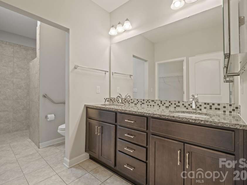 5028 Polo Gate Boulevard, Charlotte, NC 28216.  MLS# CAR4416694, YatesRealty ID 45968. 