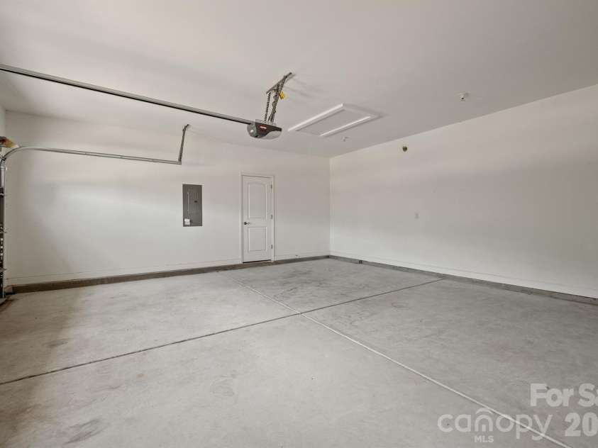 5028 Polo Gate Boulevard, Charlotte, NC 28216.  MLS# CAR4416694, YatesRealty ID 45968. 