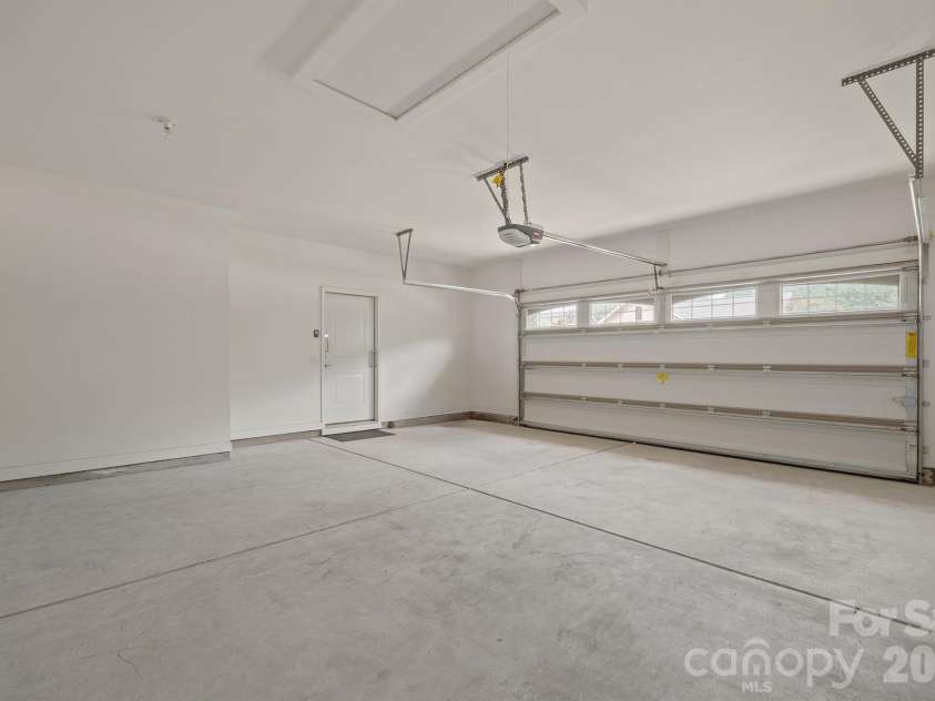 5028 Polo Gate Boulevard, Charlotte, NC 28216.  MLS# CAR4416694, YatesRealty ID 45968. 