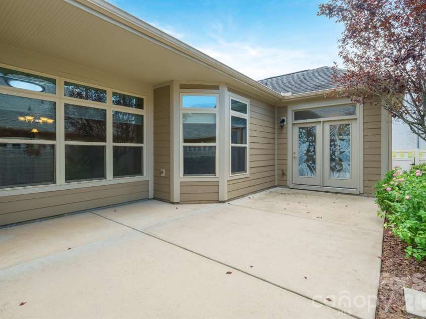 5028 Polo Gate Boulevard, Charlotte, NC 28216.  MLS# CAR4416694, YatesRealty ID 45968. 