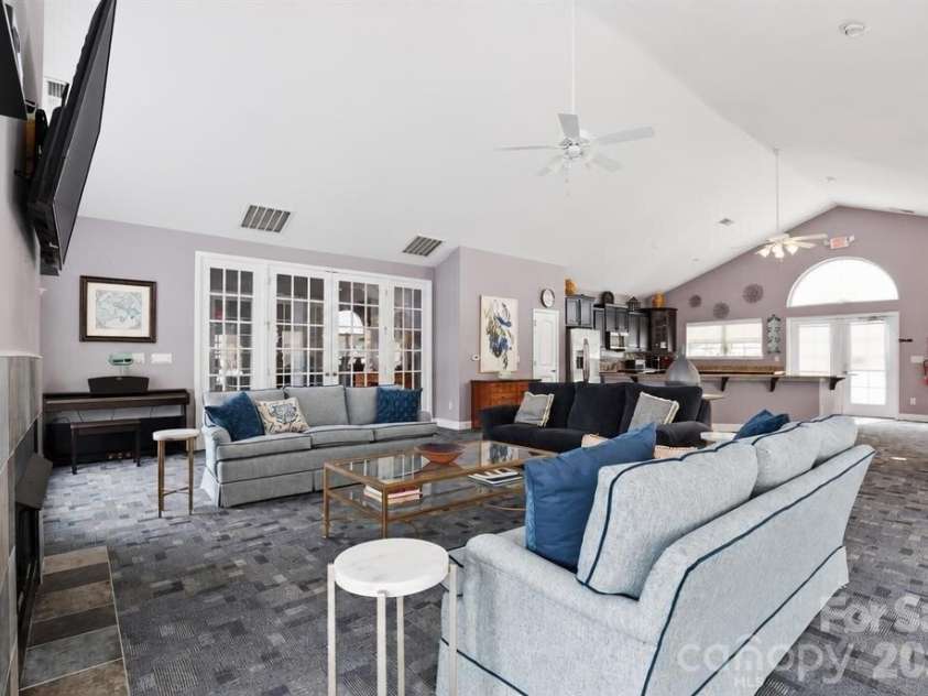 5028 Polo Gate Boulevard, Charlotte, NC 28216.  MLS# CAR4416694, YatesRealty ID 45968. 