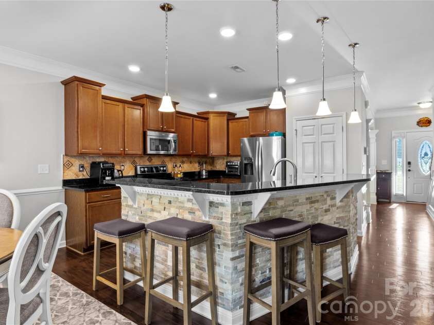 10621 Shanon Darby Lane, Charlotte, NC 28214.  MLS# CAR4346409, YatesRealty ID 4597. 