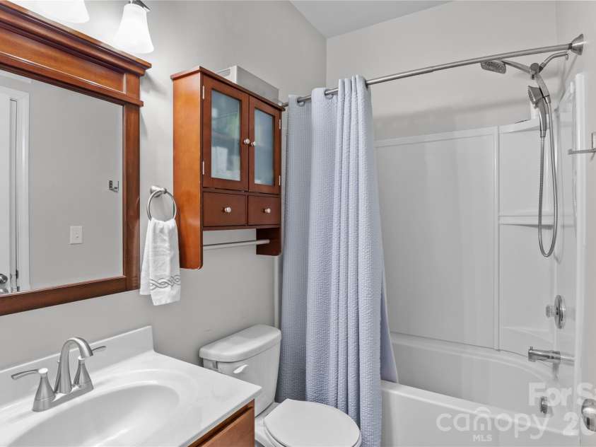 10621 Shanon Darby Lane, Charlotte, NC 28214.  MLS# CAR4346409, YatesRealty ID 4597. 