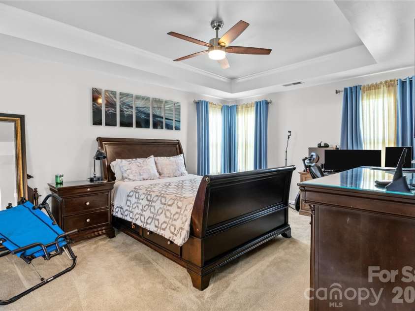 10621 Shanon Darby Lane, Charlotte, NC 28214.  MLS# CAR4346409, YatesRealty ID 4597. 