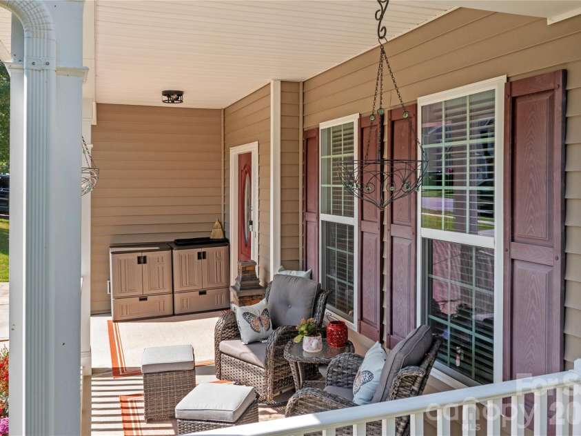 10621 Shanon Darby Lane, Charlotte, NC 28214.  MLS# CAR4346409, YatesRealty ID 4597. 