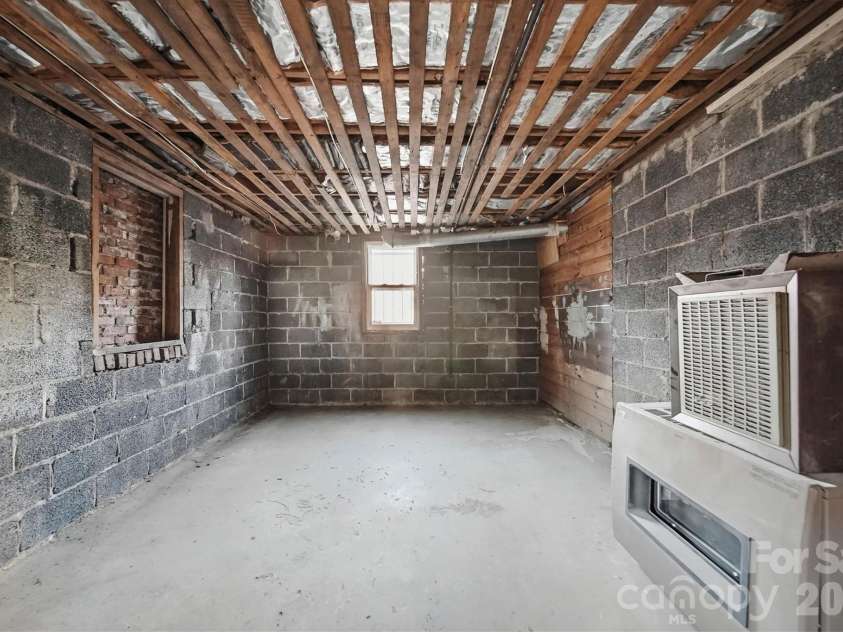 330 Harrington Street, Lenoir, NC 28645.  MLS# CAR4346766, YatesRealty ID 4597. 