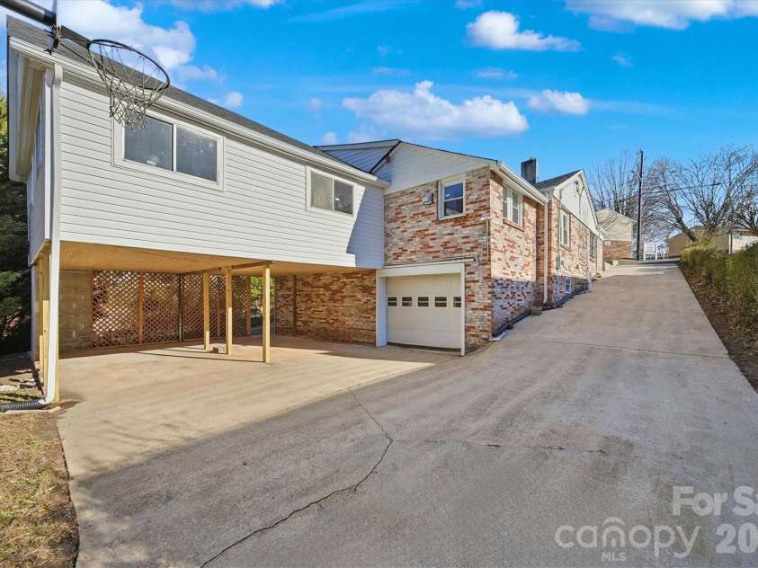 330 Harrington Street, Lenoir, NC 28645.  MLS# CAR4346766, YatesRealty ID 4597. 