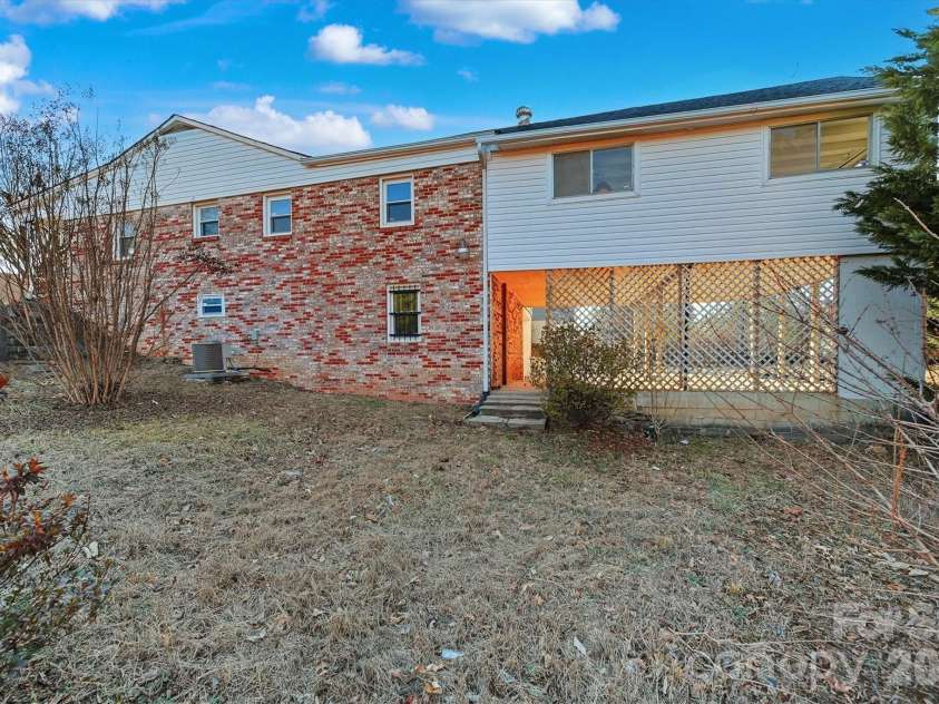 330 Harrington Street, Lenoir, NC 28645.  MLS# CAR4346766, YatesRealty ID 4597. 