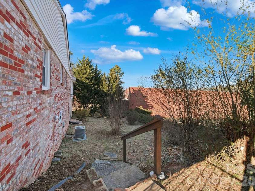 330 Harrington Street, Lenoir, NC 28645.  MLS# CAR4346766, YatesRealty ID 4597. 