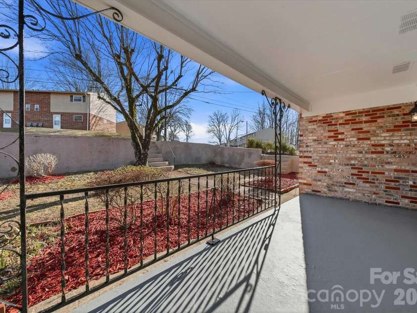 330 Harrington Street, Lenoir, NC 28645.  MLS# CAR4346766, YatesRealty ID 4597. 