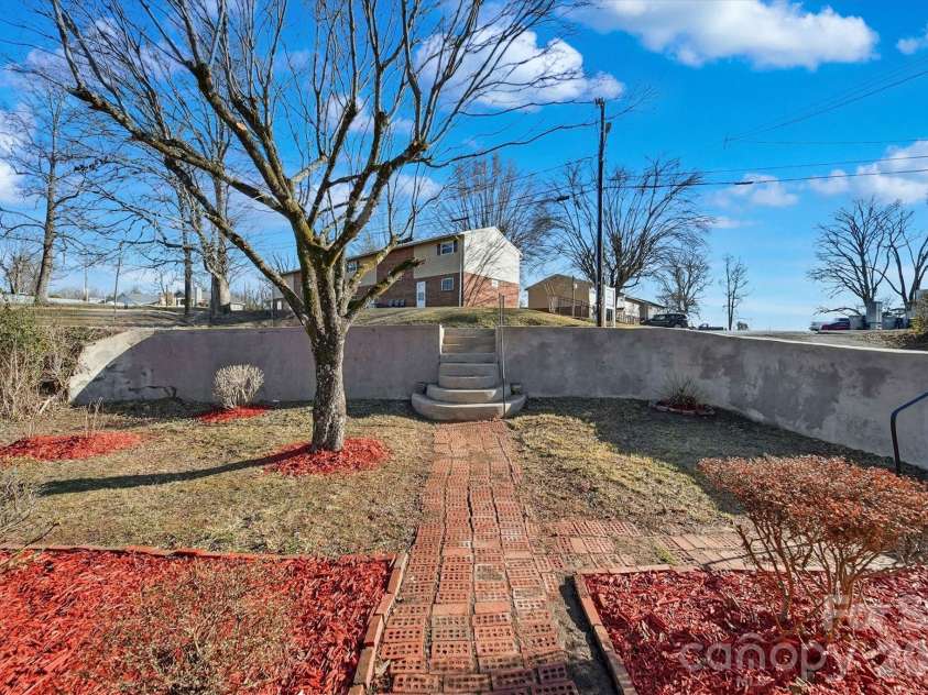 330 Harrington Street, Lenoir, NC 28645.  MLS# CAR4346766, YatesRealty ID 4597. 