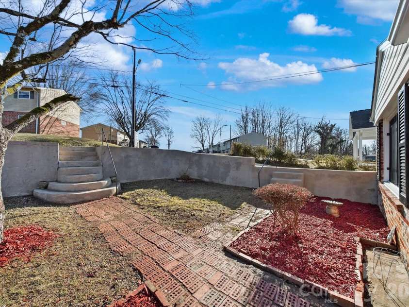 330 Harrington Street, Lenoir, NC 28645.  MLS# CAR4346766, YatesRealty ID 4597. 