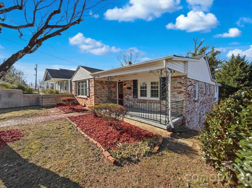 330 Harrington Street, Lenoir, NC 28645.  MLS# CAR4346766, YatesRealty ID 4597. 
