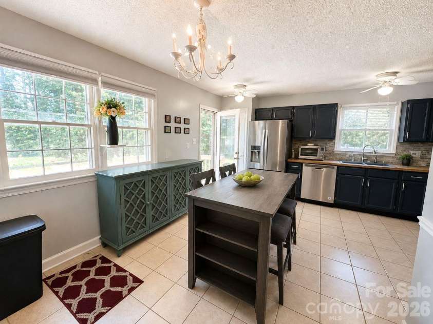 6127 Winview Heights Street, Clemmons, NC 27012.  MLS# CAR4416302, YatesRealty ID 45973. 