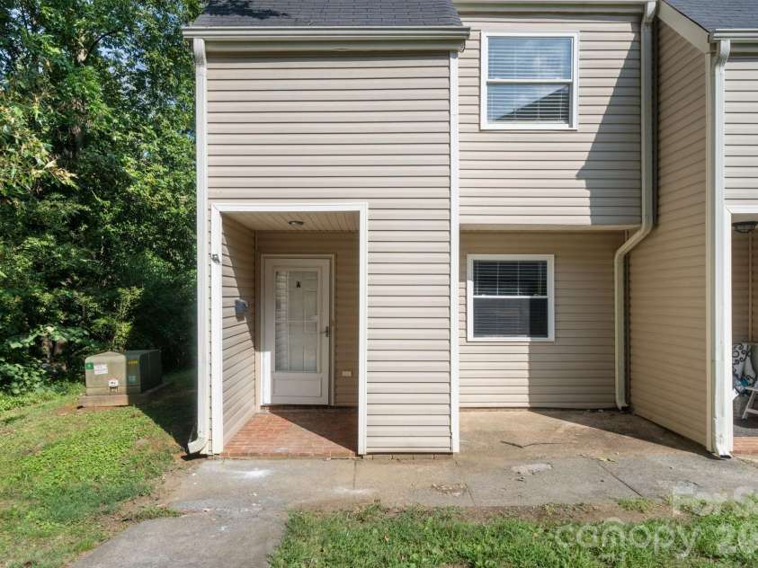 9149 Spyglass Place, Charlotte, NC 28214.  MLS# CAR4416583, YatesRealty ID 45976. 