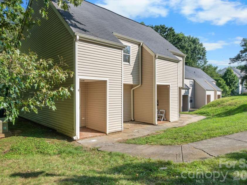 9149 Spyglass Place, Charlotte, NC 28214.  MLS# CAR4416583, YatesRealty ID 45976. 