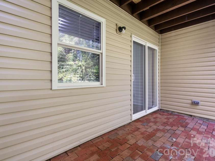 9149 Spyglass Place, Charlotte, NC 28214.  MLS# CAR4416583, YatesRealty ID 45976. 