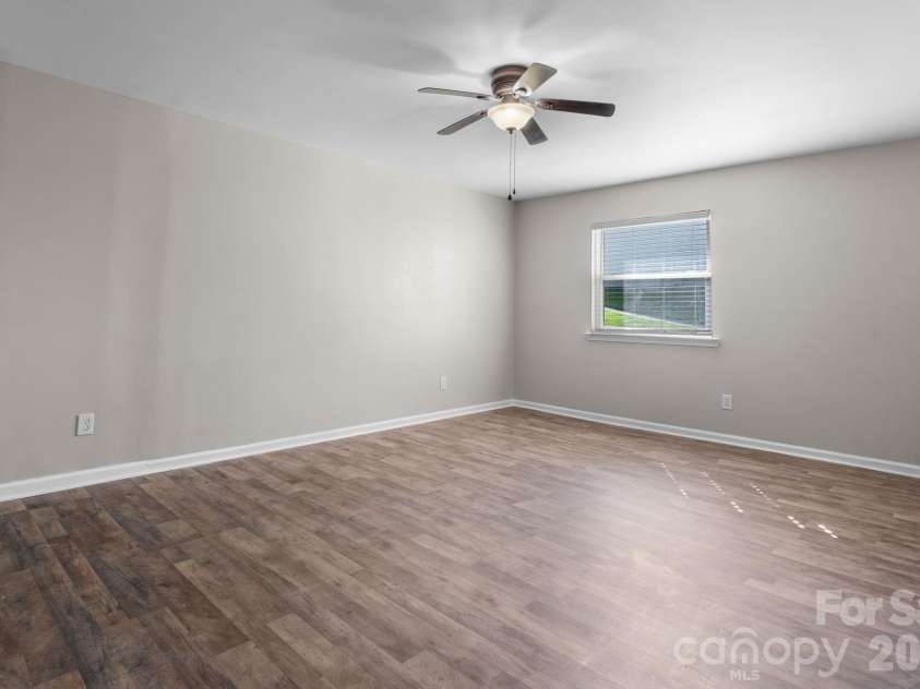 9149 Spyglass Place, Charlotte, NC 28214.  MLS# CAR4416583, YatesRealty ID 45976. 