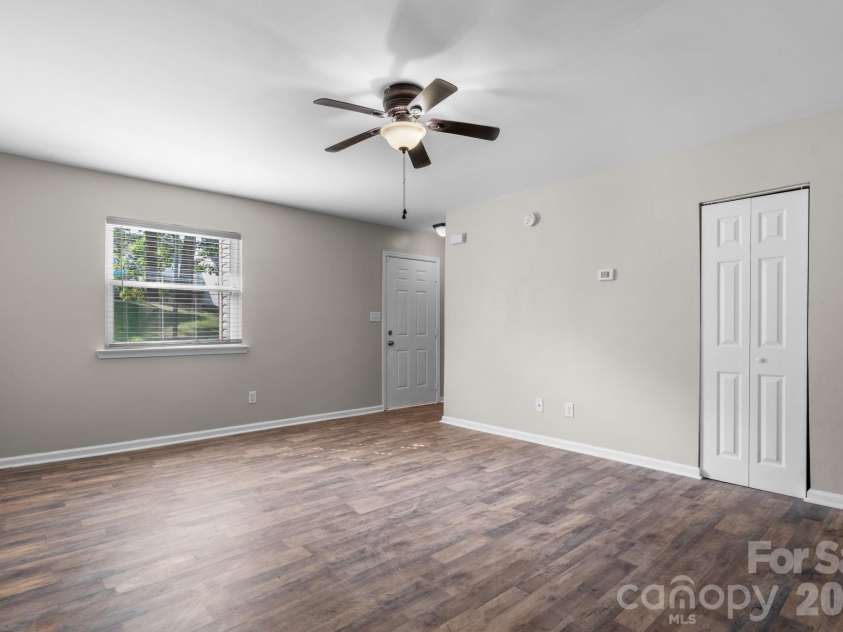 9149 Spyglass Place, Charlotte, NC 28214.  MLS# CAR4416583, YatesRealty ID 45976. 