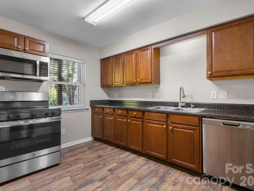 9149 Spyglass Place, Charlotte, NC 28214.  MLS# CAR4416583, YatesRealty ID 45976. 