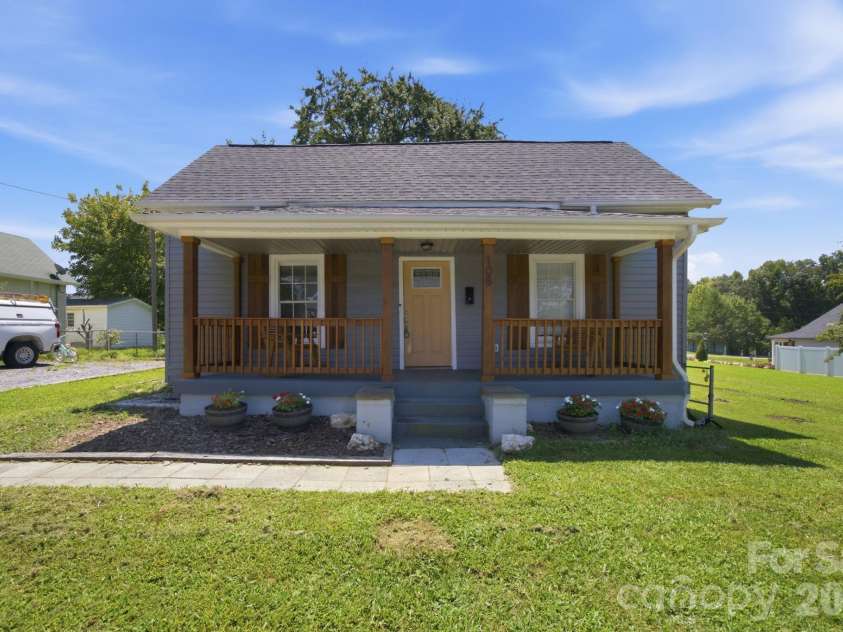105 Park Street, Clover, SC 29710.  MLS# CAR4411553, YatesRealty ID 45977. 