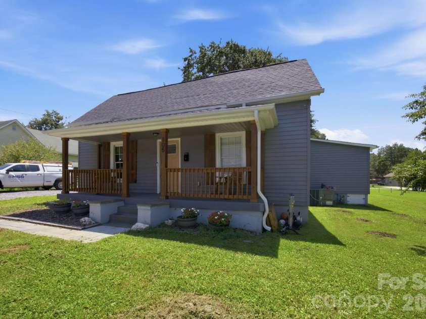 105 Park Street, Clover, SC 29710.  MLS# CAR4411553, YatesRealty ID 45977. 