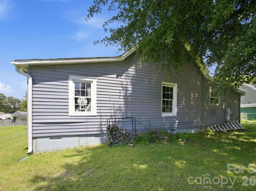 105 Park Street, Clover, SC 29710.  MLS# CAR4411553, YatesRealty ID 45977. 