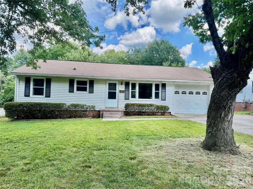 938 Summer Drive, Gastonia, NC 28052.  MLS# CAR4416993, YatesRealty ID 45979. 